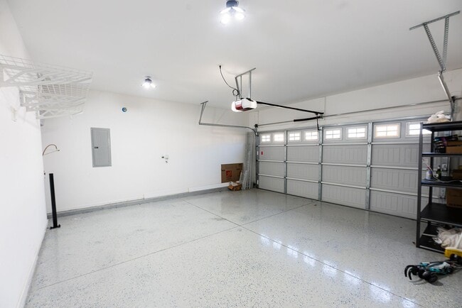 Building Photo - Stunning 5 Bedrooms, 4 Baths home in Summerfield with 2 car garage.