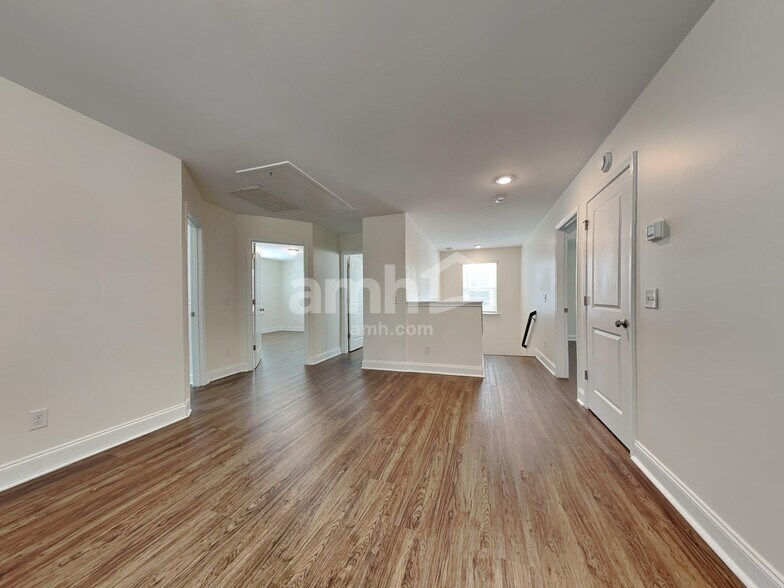 Building Photo - 25 Crabapple Cir