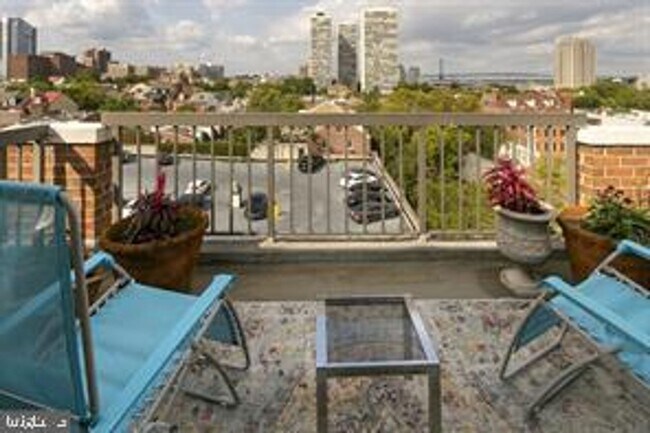 Building Photo - Bi-Level Penthouse with 3 Balconies & Delaware River Views | 3 Bed, 3 Bath | Society Hill