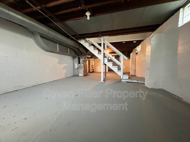 Building Photo - 339 S Napoleon Ave