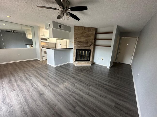 Primary Photo - 250 El Dorado Blvd