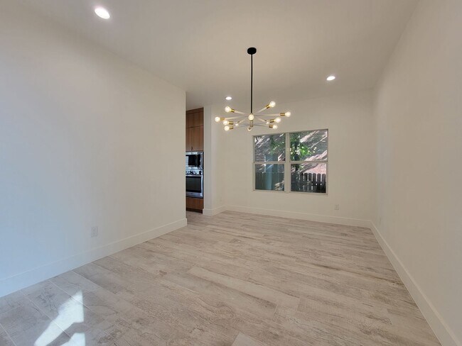 Building Photo - 405 Darkwoods Dr