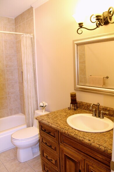 Building Photo - 9426 Via Patricia