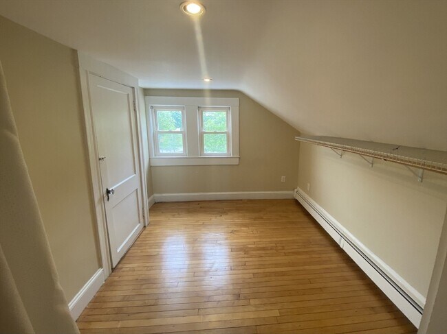 Building Photo - 131 Evans St