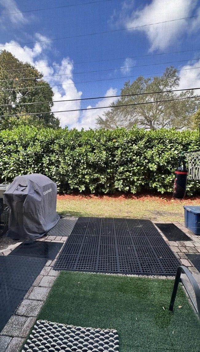 Building Photo - 4965 Leeward Ln