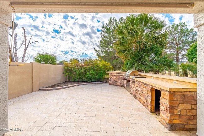 Building Photo - 6739 E Gelding Dr