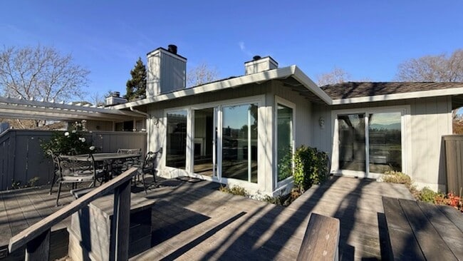 Building Photo - Gorgeous 2BD/2BA, Single-Story TH in Crow Canyon Country Club, Danville- Available NOW!