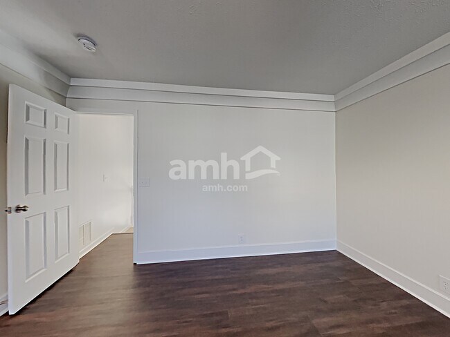 Building Photo - 3112 Creekview Ln