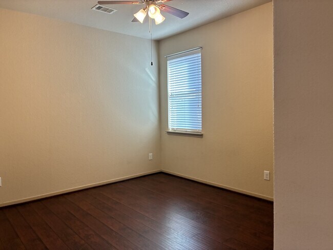 Building Photo - 6111 Grassy Haven Ln