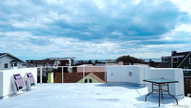 Building Photo - 54 Matlock St