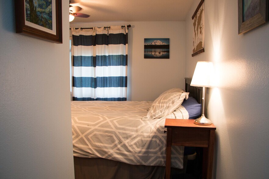 Master suite with skylight and bathroom. - 3306 Northeast Holman Street
