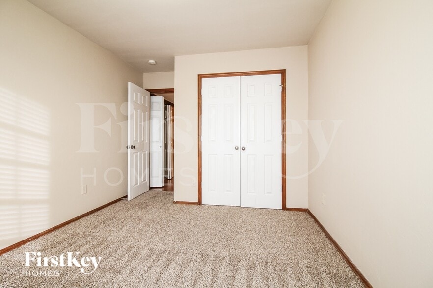 Building Photo - 2504 Tyler Ln