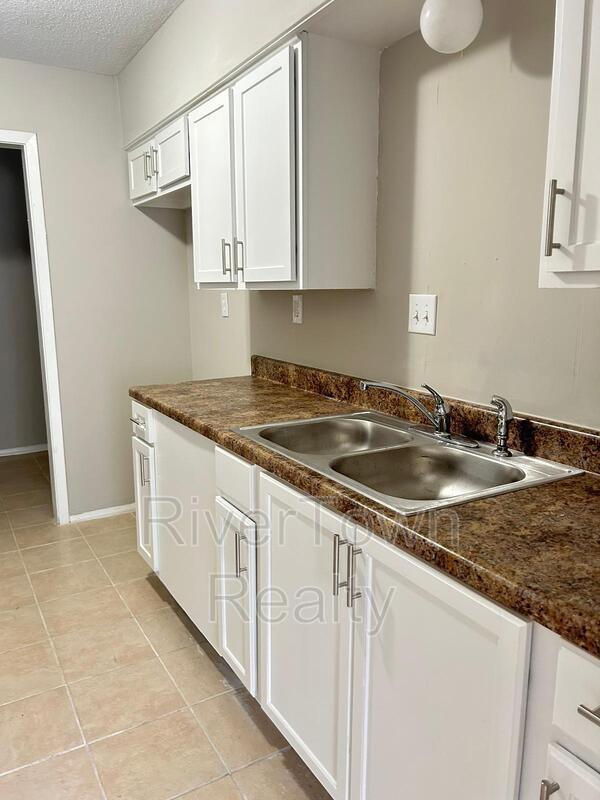 Building Photo - 3366 Fairbanks St