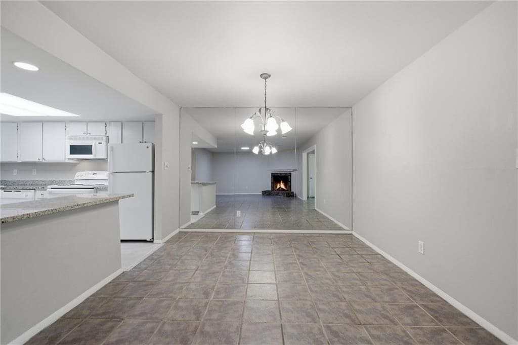 Building Photo - 2183 Surrey Ct