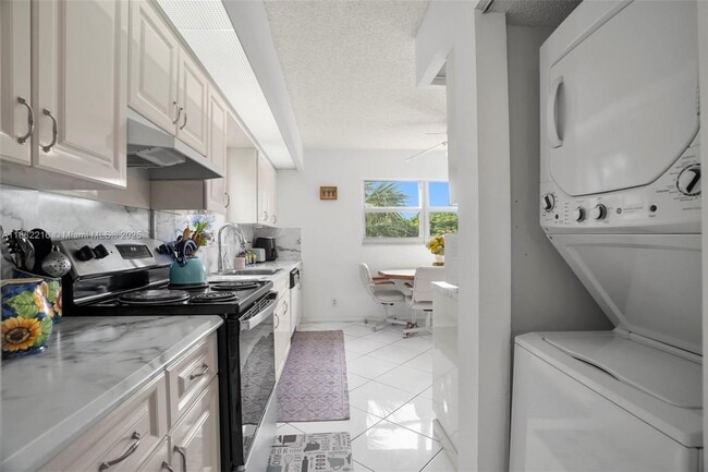 Building Photo - 1801 Eleuthera Point