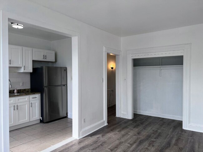 Building Photo - 618 16th St