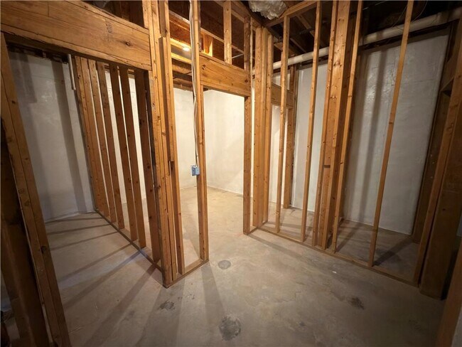 Building Photo - 5706 Amberside Ln NE