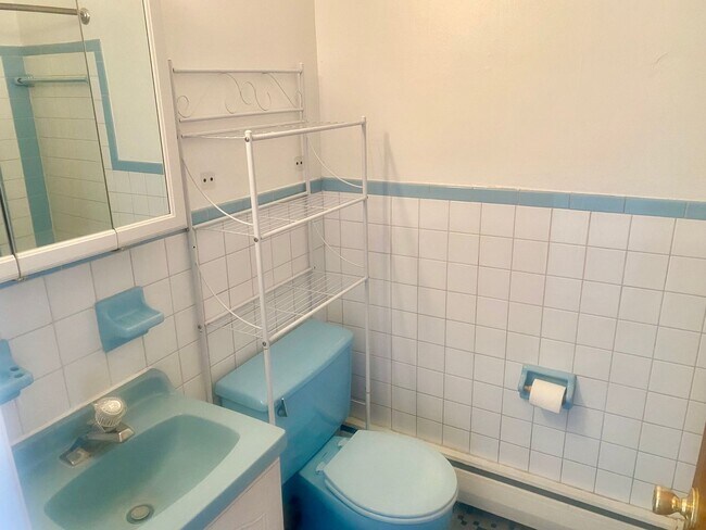 Building Photo - 2 Bedroom-1 Full Bath in South Allentown with Immediate Occupancy