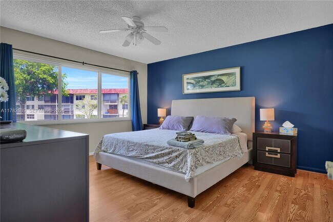 Building Photo - 8941 S Hollybrook Blvd