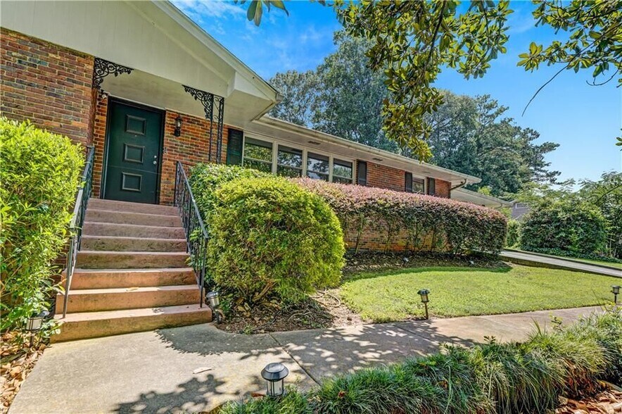 Building Photo - 2127 Desmond Dr