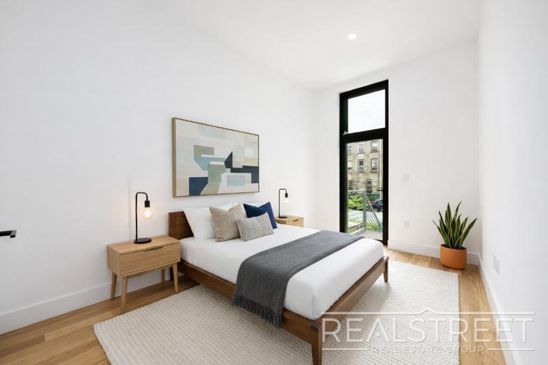 Building Photo - Stunning New 2 Bed 2 Bath with Backyard in Bed Stuy Townhouse