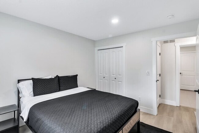Building Photo - 4061 E Arch Dr