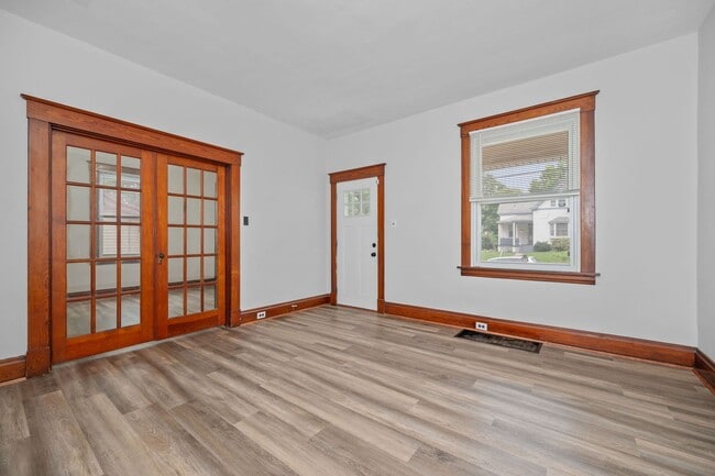 Building Photo - CHEVIOT- Charming 3 bedroom 1.5 bath