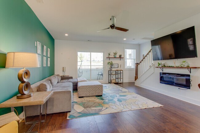 Building Photo - 732 Inspiration Blvd