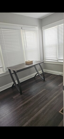 Building Photo - 960 S Ohio Ave