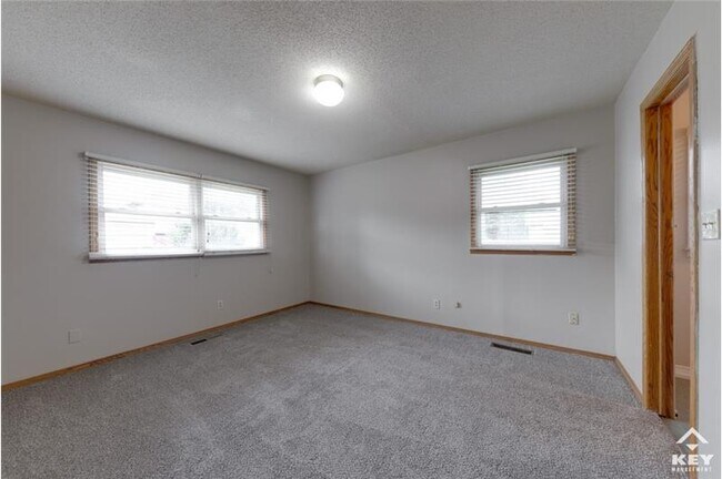 Building Photo - 2807 W Maxwell Ave