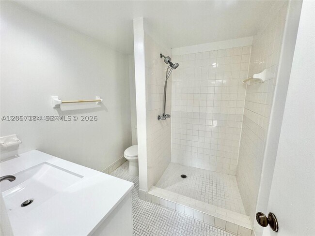 Building Photo - 10090 NW 80th Ct