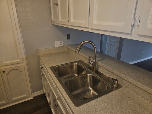 Building Photo - 2/2 Duplex in Leon Valley