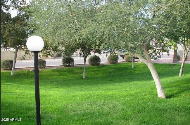 Building Photo - 2201 N Comanche Dr