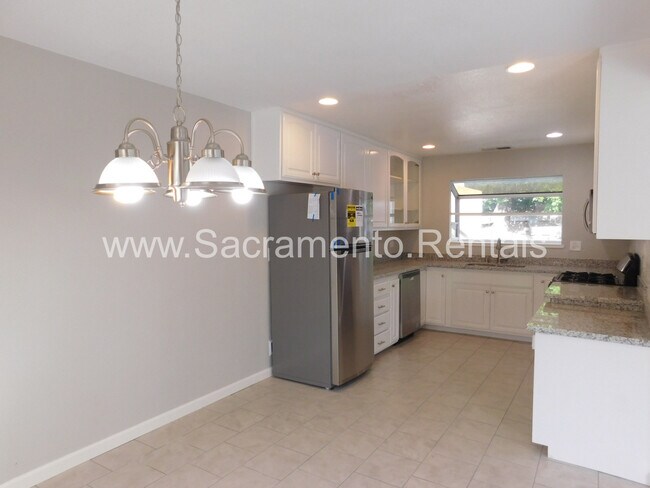 Building Photo - Updated 2bd/1ba Rocklin Halfplex with Garage