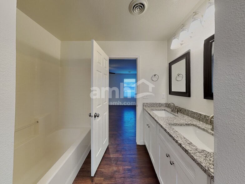 Building Photo - 96 W White Sands Dr