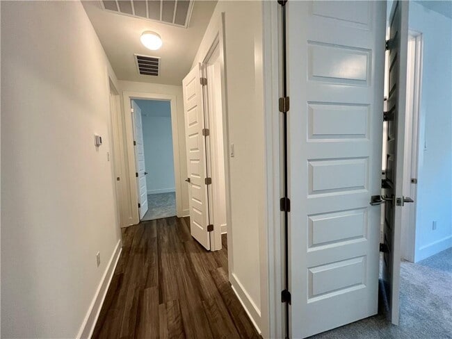 Building Photo - 577 Elm Green St