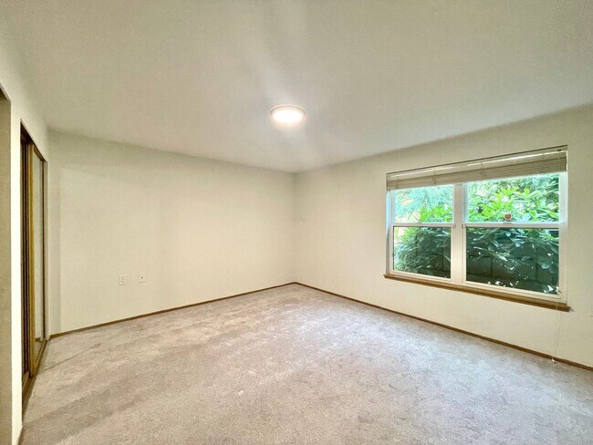Building Photo - Kirkland 2BR Condo for Rent