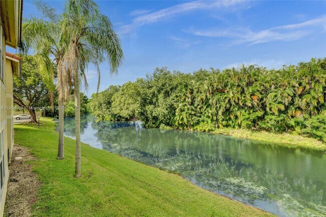 Building Photo - 417 Vista Isles Dr