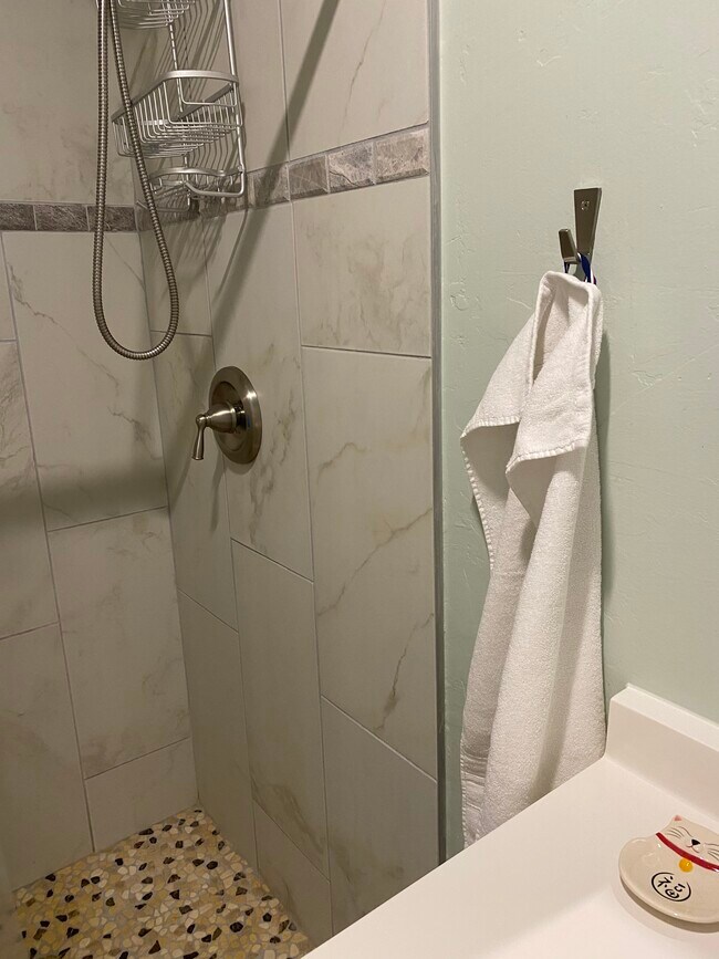 Building Photo - 632 Maria Ave