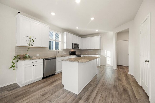 Building Photo - 329 Green Egret Wy