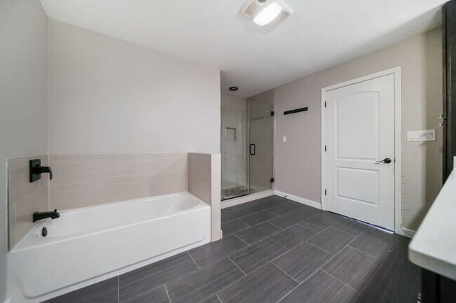 Building Photo - 309 Starling Ct