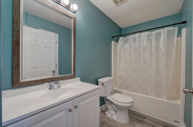 Building Photo - 7202 Cedar Forest Dr