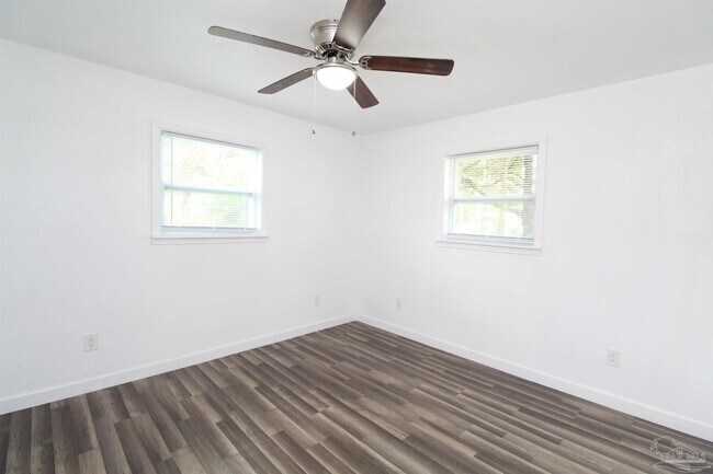 Building Photo - 6037 Syrcle Ave