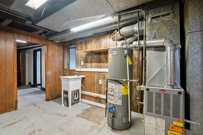 Building Photo - 5039 26th Ave