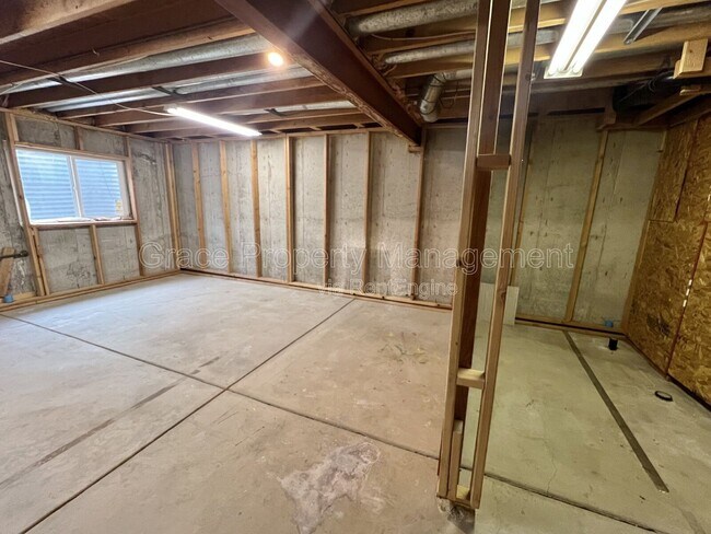 Building Photo - 11560 Community Center Dr