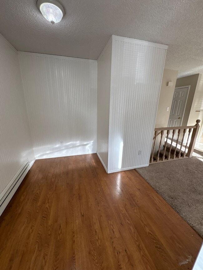 Building Photo - SUN VALLEY 2 BEDROOM, 2 BATHROOM TOWNHOUSE