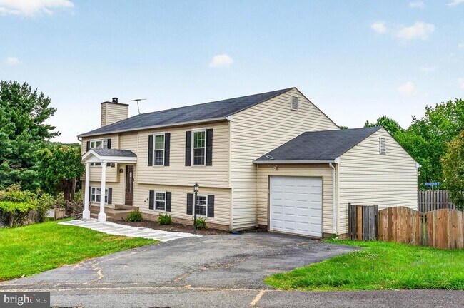 Building Photo - 13296 Hollinger Ave