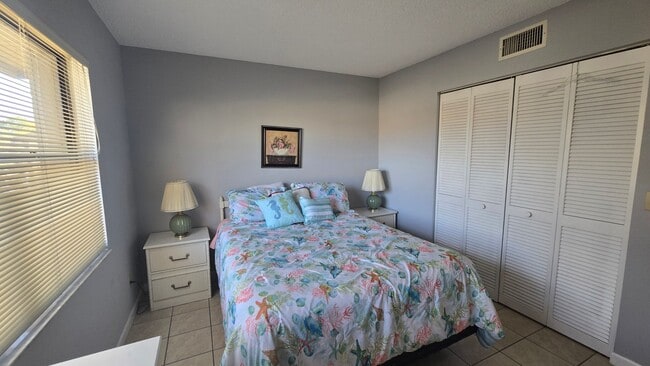 Building Photo - Furnished 2-Bed 2- Bath Condo