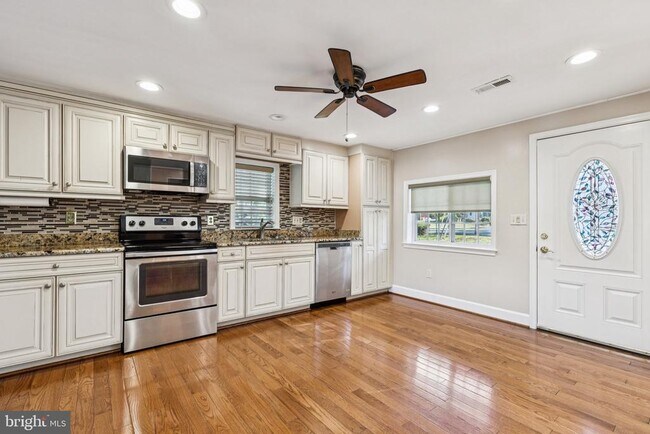 Primary Photo - 7714 Arlen St