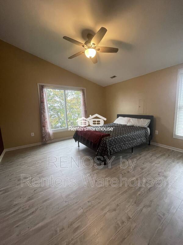 Building Photo - 8203 Watersedge Rd